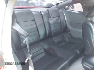 2008 Ford Mustang Deluxe z VIN 1ZVHT80N285196572, wystawiony jako IAAI lot #42457986 z przebiegiem 201 327 mil mil oraz . Historia ofert i sprzedaży dostępna na DreamBid. Obrazek 8.