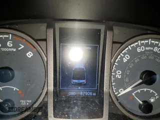 2017 Toyota Tacoma SR5 z VIN 3TMAZ5CN4HM047927, wystawiony jako Copart lot #54748255 z przebiegiem 87 906 mil mil oraz Szkoda całkowita • Salvage title. Historia ofert i sprzedaży dostępna na DreamBid. Obrazek 9.