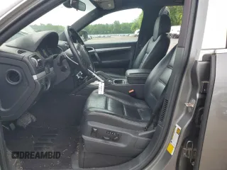 2009 Porsche Cayenne z VIN WP1AA29P29LA07054, wystawiony jako Copart lot #58304285 z przebiegiem 117 769 mil mil oraz Szkoda całkowita • Salvage title. Historia ofert i sprzedaży dostępna na DreamBid. Obrazek 7.