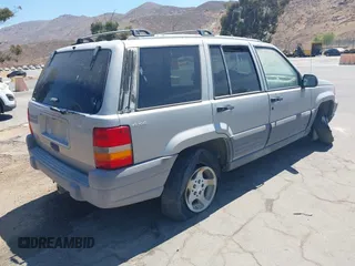 1997 Jeep Grand Cherokee Laredo z VIN 1J4GZ58S4VC720943, wystawiony jako IAAI lot #42648807 z przebiegiem 231 203 mil mil oraz . Historia ofert i sprzedaży dostępna na DreamBid. Obrazek 4.