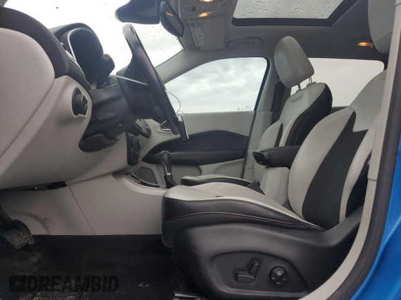 2020 Jeep Compass Altitude with VIN 3C4NJCBB3LT258572, listed as a Copart auction lot 51992325 with 141,022 mi miles and Salvage title. Bid and sale history available at DreamBid. Image 7.