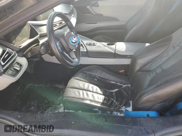 2015 BMW i8 z VIN WBY2Z2C51FV392594, wystawiony jako Copart lot #42561715 z przebiegiem Nie podano mil oraz Szkoda całkowita • Salvage title. Historia ofert i sprzedaży dostępna na DreamBid. Obrazek 7.
