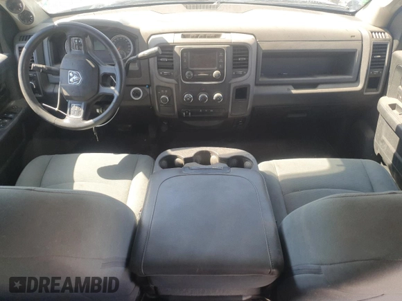 2018 Ram 2500 Tradesman z VIN 3C6UR5CL3JG348471, wystawiony jako Copart lot #64247285 z przebiegiem 398 440 mil mil oraz Czysty tytuł • Clean title. Historia ofert i sprzedaży dostępna na DreamBid. Obrazek 8.