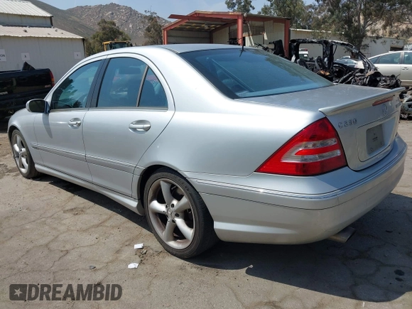 2005 Mercedes-Benz C 230 Kompressor с VIN WDBRF40J15A782461, выставлен на аукционе IAAI как лот 42119047 с пробегом Не указан миль и . История ставок и продаж доступна на DreamBid. Изображение 3.