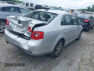 2006 Volkswagen Jetta 2.5L with VIN 3VWSF71K76M678490, listed as a IAAI auction lot 42508003 with 190,479 mi miles and . Bid and sale history available at DreamBid. Image 4.