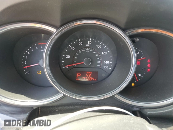 2013 Kia Sorento LX z VIN 5XYKT3A66DG400097, wystawiony jako Copart lot #60937305 z przebiegiem 177 284 mil mil oraz Czysty tytuł • Clean title. Historia ofert i sprzedaży dostępna na DreamBid. Obrazek 9.