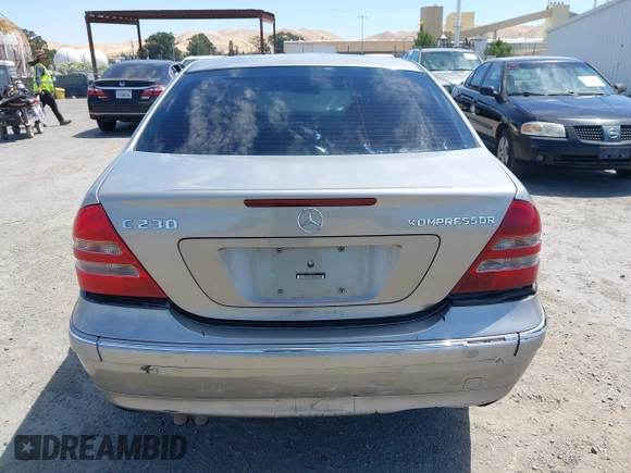2004 Mercedes-Benz C 230 Kompressor с VIN WDBRF40J64F459900, выставлен на аукционе IAAI как лот 42500575 с пробегом 231 657 миль миль и . История ставок и продаж доступна на DreamBid. Изображение 16.