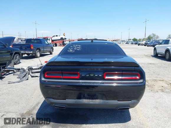 2018 Dodge Challenger SXT z VIN 2C3CDZAG3JH258838, wystawiony jako IAAI lot #42223754 z przebiegiem 102 827 mil mil oraz . Historia ofert i sprzedaży dostępna na DreamBid. Obrazek 17.