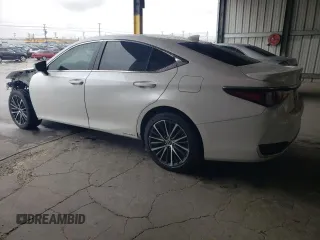 2022 Lexus ES 300h z VIN 58ADA1C15NU023464, wystawiony jako Copart lot #49334875 z przebiegiem 68 480 mil mil oraz Szkoda całkowita • Salvage title. Historia ofert i sprzedaży dostępna na DreamBid. Obrazek 2.