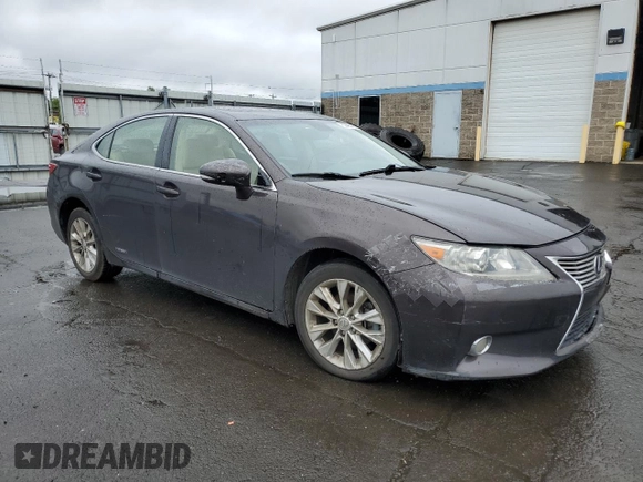 2013 Lexus ES 300h z VIN JTHBW1GG9D2033782, wystawiony jako Copart lot #60403455 z przebiegiem 265 567 mil mil oraz Szkoda całkowita • Salvage title. Historia ofert i sprzedaży dostępna na DreamBid. Obrazek 4.