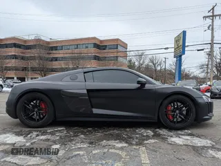 2018 Audi R8 V10 z VIN WUAEAAFX3J7900500, wystawiony jako Copart lot #45354755 z przebiegiem 33 376 mil mil oraz Czysty tytuł • Clean title. Historia ofert i sprzedaży dostępna na DreamBid. Obrazek 3.