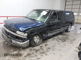2000 Chevrolet Silverado 1500 LS with VIN 2GCEC19T3Y1333843, listed as a IAAI auction lot 41721344 with 1 mi miles. Bid and sale history available at carsss.com. Image 2.