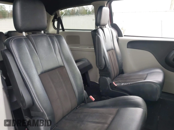 2019 Dodge Grand Caravan SXT with VIN 2C4RDGCGXKR585563, listed as a IAAI auction lot 40949350 with 122,577 mi miles and . Bid and sale history available at DreamBid. Image 8.