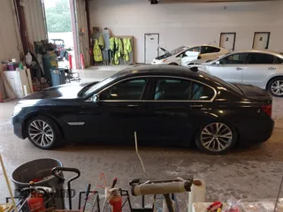 2013 BMW 7 Series 750i xDrive z VIN WBAYB6C56DC997904, wystawiony jako IAAI lot #42529968 z przebiegiem Nie podano mil oraz . Historia ofert i sprzedaży dostępna na DreamBid. Obrazek 13.