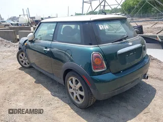 2009 MINI Hardtop z VIN WMWMF33549TU71313, wystawiony jako IAAI lot #42483891 z przebiegiem 122 577 mil mil oraz . Historia ofert i sprzedaży dostępna na DreamBid. Obrazek 3.