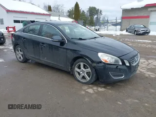 2013 Volvo S60 T5 with VIN YV1612FHXD2178065, listed as a IAAI auction lot 41658739 with 207,768 mi miles. Bid and sale history available at carsss.com. Image 1.