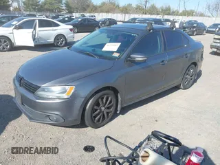 2011 Volkswagen Jetta SE с VIN 3VWDZ7AJ4BM080178, выставлен на аукционе IAAI как лот 41772185 с пробегом 140 897 миль миль и . История ставок и продаж доступна на DreamBid. Изображение 2.