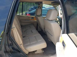2007 Lincoln Navigator with VIN 5LMFU28527LJ11046, listed as a IAAI auction lot 42651633 with 176,923 mi miles and . Bid and sale history available at DreamBid. Image 8.