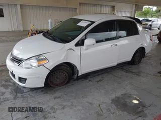 2010 Nissan Versa S с VIN 3N1BC1AP8AL391813, выставлен на аукционе IAAI как лот 42224883 с пробегом 103 839 миль миль и . История ставок и продаж доступна на DreamBid. Изображение 2.
