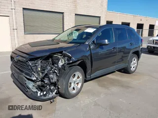 2021 Toyota RAV4 XLE with VIN 2T3W1RFV0MC152913, listed as a IAAI auction lot 41871718 with 17,037 mi miles. Bid and sale history available at carsss.com. Image 18.