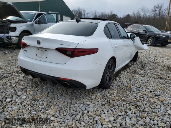 2017 Alfa Romeo Giulia Ti with VIN ZARFAEEN1H7552950, listed as a Copart auction lot 67524392 with 45,009 mi miles. Bid and sale history available at carsss.com. Image 3.