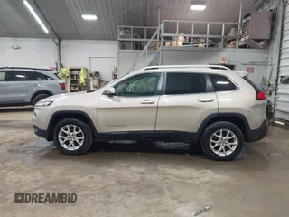 2014 Jeep Cherokee Latitude z VIN 1C4PJMCB0EW291782, wystawiony jako IAAI lot #42124092 z przebiegiem 170 265 mil mil oraz . Historia ofert i sprzedaży dostępna na DreamBid. Obrazek 14.