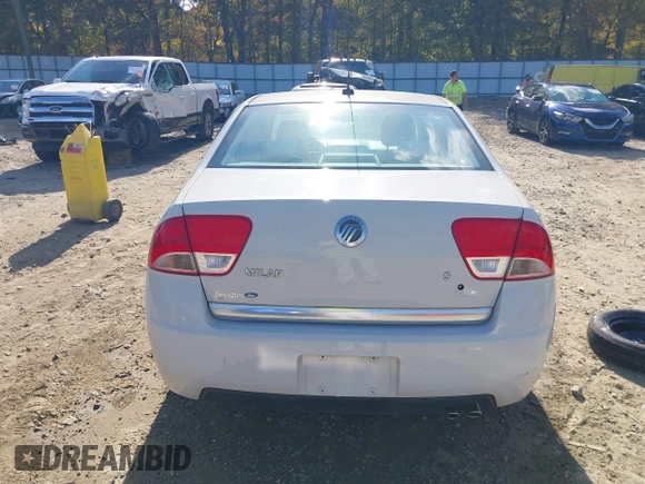 2010 Mercury Milan with VIN 3MEHM0HAXAR660714, listed as a IAAI auction lot 40714520 with 170,729 mi miles and . Bid and sale history available at DreamBid. Image 17.