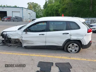 2017 Jeep Cherokee Sport with VIN 1C4PJMAB5HW619883, listed as a IAAI auction lot 42412423 with 177,063 mi miles and . Bid and sale history available at DreamBid. Image 15.