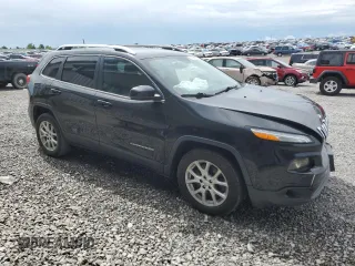 2017 Jeep Cherokee Latitude z VIN 1C4PJLCS8HW554373, wystawiony jako Copart lot #56988155 z przebiegiem 102 936 mil mil oraz Szkoda całkowita • Salvage title. Historia ofert i sprzedaży dostępna na DreamBid. Obrazek 4.