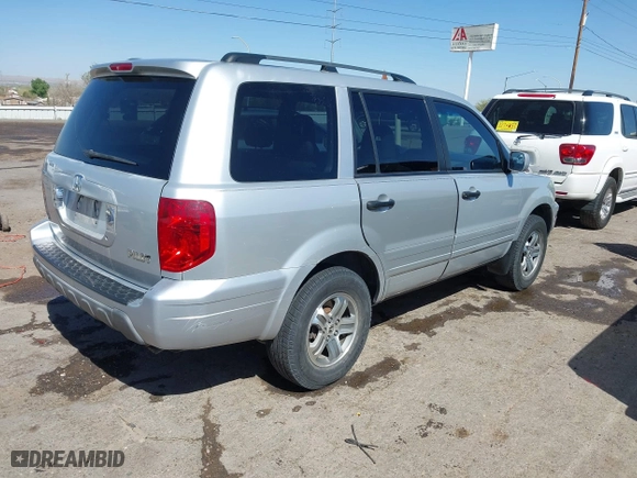 2004 Honda Pilot EX with VIN 2HKYF18674H581196, listed as a IAAI auction lot 42043003 with 220,102 mi miles. Bid and sale history available at carsss.com. Image 4.