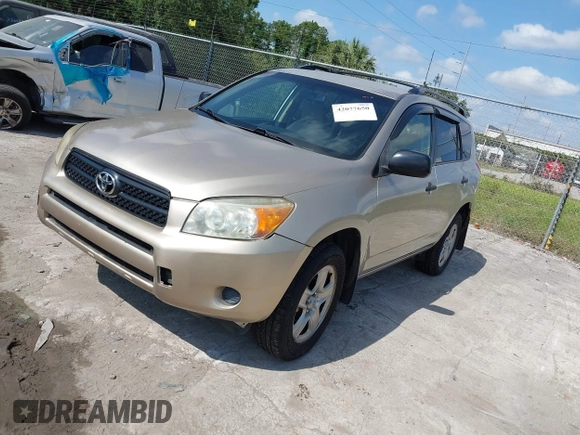 2007 Toyota RAV4 with VIN JTMBD33V476028333, listed as a IAAI auction lot 42077650 with 100,244 mi miles. Bid and sale history available at carsss.com. Image 2.