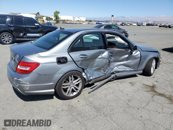 2012 Mercedes-Benz C 250 Sport z VIN WDDGF4HB1CA651815, wystawiony jako Copart lot #62311975 z przebiegiem 80 577 mil mil oraz Szkoda całkowita • Salvage title. Historia ofert i sprzedaży dostępna na DreamBid. Obrazek 3.