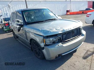 2011 Land Rover Range Rover SC z VIN SALMF1E46BA354371, wystawiony jako IAAI lot #42107706 z przebiegiem 97 898 mil mil oraz . Historia ofert i sprzedaży dostępna na DreamBid. Obrazek 1.
