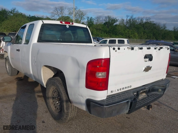 2008 Chevrolet Silverado 1500 LT w/1LT with VIN 2GCEC19C481267593, listed as a IAAI auction lot 42030413 with 258,754 mi miles. Bid and sale history available at carsss.com. Image 3.