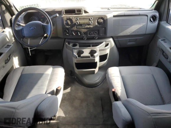 2014 Ford Econoline Passenger XL z VIN 1FBSS3BL1EDA85723, wystawiony jako Copart lot #53297125 z przebiegiem 245 566 mil mil oraz Szkoda całkowita • Salvage title. Historia ofert i sprzedaży dostępna na DreamBid. Obrazek 8.