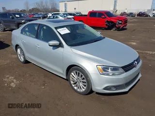 2011 Volkswagen Jetta SEL z VIN 3VWLX7AJ3BM358165, wystawiony jako IAAI lot #41785868 z przebiegiem 263 971 mil mil oraz . Historia ofert i sprzedaży dostępna na DreamBid. Obrazek 1.