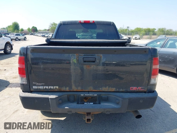 2008 GMC Sierra Denali z VIN 2GTEK638881272803, wystawiony jako IAAI lot #42269401 z przebiegiem 239 033 mil mil oraz . Historia ofert i sprzedaży dostępna na DreamBid. Obrazek 16.