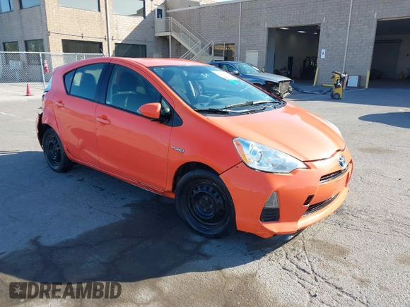 2013 Toyota Prius One z VIN JTDKDTB33D1031684, wystawiony jako IAAI lot #40034642 z przebiegiem Nie podano mil oraz . Historia ofert i sprzedaży dostępna na DreamBid. Obrazek 1.