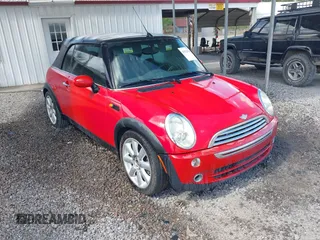 2008 MINI Convertible z VIN WMWRF33558TG19508, wystawiony jako IAAI lot #41929316 z przebiegiem 99 514 mil mil oraz . Historia ofert i sprzedaży dostępna na DreamBid. Obrazek 1.