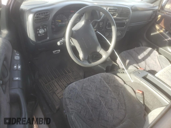 1998 GMC Sonoma SLS w/1SJ Pkg with VIN 1GTCT19W8W8532706, listed as a Copart auction lot 86663874 with 185,800 mi miles and Salvage Title. Bid and sale history available at carsss.com. Image 8.