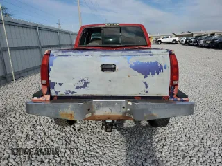 1999 GMC Sierra 2500 z VIN 1GTGK29R3XF020000, wystawiony jako Copart lot #53698755 z przebiegiem 241 366 mil mil oraz Szkody całkowita. Historia ofert i sprzedaży dostępna na DreamBid. Obrazek 6.