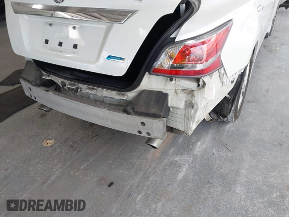 2014 Nissan Altima S with VIN 1N4AL3AP5EC136502, listed as a IAAI auction lot 42143885 with 116,923 mi miles and . Bid and sale history available at DreamBid. Image 6.