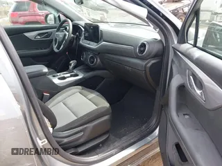 2023 Chevrolet Blazer LT с VIN 3GNKBHR40PS235497, выставлен на аукционе IAAI как лот 42124586 с пробегом 20 533 миль миль и . История ставок и продаж доступна на DreamBid. Изображение 5.