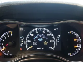 2020 Jeep Grand Cherokee Laredo z VIN 1C4RJFAG9LC325526, wystawiony jako IAAI lot #42609824 z przebiegiem 44 457 mil mil oraz . Historia ofert i sprzedaży dostępna na DreamBid. Obrazek 7.