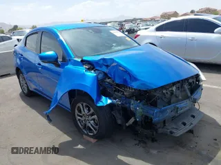 2019 Toyota Yaris Sedan L with VIN 3MYDLBYV0KY506135, listed as a IAAI auction lot 41932539 with 71,862 mi miles. Bid and sale history available at carsss.com. Image 1.