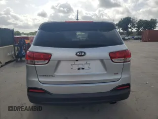 2017 Kia Sorento LX z VIN 5XYPG4A38HG257486, wystawiony jako Copart lot #60033685 z przebiegiem 85 605 mil mil oraz Czysty tytuł • Clean title. Historia ofert i sprzedaży dostępna na DreamBid. Obrazek 6.