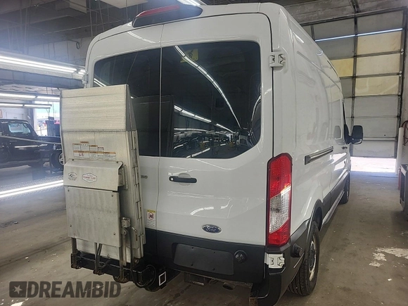 2019 Ford Transit z VIN 1FTYR2CG7KKA96911, wystawiony jako IAAI lot #42566551 z przebiegiem 207 807 mil mil oraz . Historia ofert i sprzedaży dostępna na DreamBid. Obrazek 21.