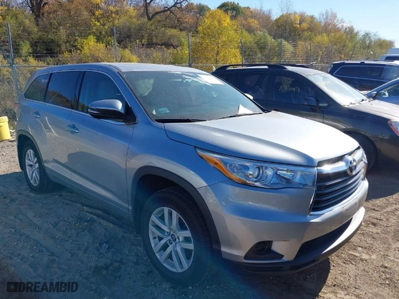 2016 Toyota Highlander LE with VIN 5TDBKRFH7GS328236, listed as a IAAI auction lot 40679228 with 49,578 mi miles. Bid and sale history available at carsss.com. Image 1.