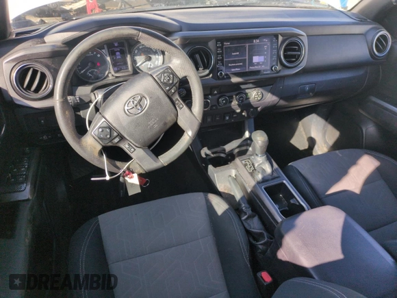 2020 Toyota Tacoma SR5 z VIN 5TFCZ5AN9LX230688, wystawiony jako Copart lot #55305165 z przebiegiem 50 381 mil mil oraz Szkoda całkowita • Salvage title. Historia ofert i sprzedaży dostępna na DreamBid. Obrazek 8.