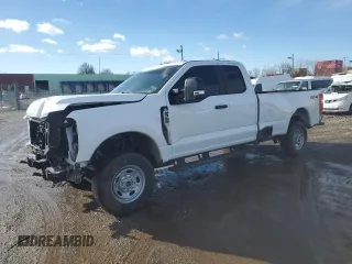 2023 Ford F-350 with VIN 1FT8X3BA1PED26053, listed as a Copart auction lot 42484225 with 5,648 mi miles and Salvage title. Bid and sale history available at DreamBid. Image 1.